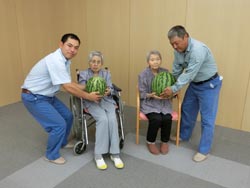例年寄贈している高齢者総合福祉施設「丹寿荘」