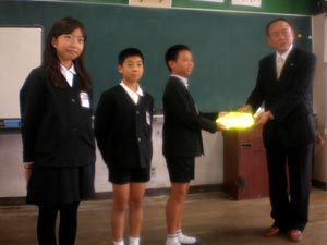 愛媛県新居浜市立宮西小学校にて