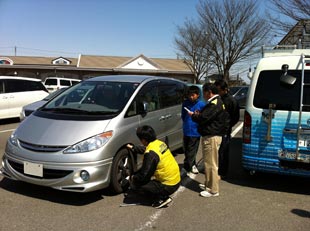 タイヤ点検活動【道の駅 はなぞの(埼玉県深谷市)】