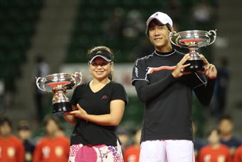 左:高雄恵理加選手 右:伊藤潤選手