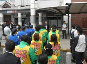 開会式の様子(首都高速道路 大黒パーキングエリア)