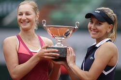 右:エレナ・ベスニナ選手