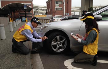 タイヤ点検活動の様子