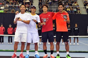 左：準優勝　佐藤・ヤン組　右：優勝　内山・松井組