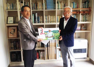 大会実行委員長駒木根 尚氏(左) 両学園理事長 山下 勝弘氏(右)