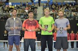 左:準優勝 イー(右)・ゲディン(左)組 右:優勝 リード(右)・クライン(左)組