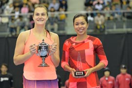 左：優勝 アリーナ・サバレンカ選手　右：準優勝 リゼッテ・カブレラ選手