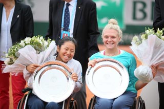 左：上地結衣選手　右：ジョーダン・ワイリー選手