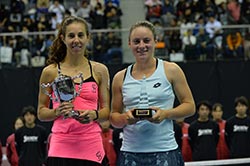 左：優勝　ミハエラ・ブザルネスク選手　右：準優勝　タマラ・ジダンセク選手