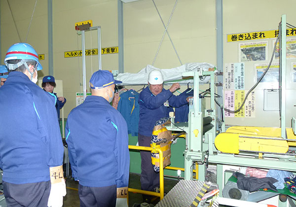 Hands-on education on the dangers of being caught in a roller