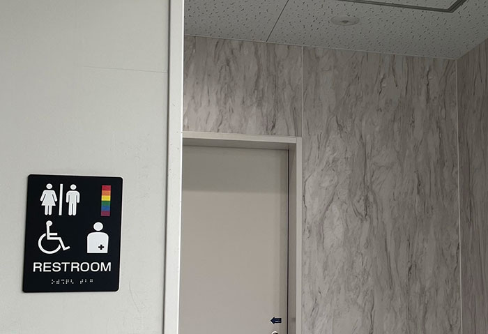 Installation of a barrier-free “everyone’s restroom” (Kobe area)