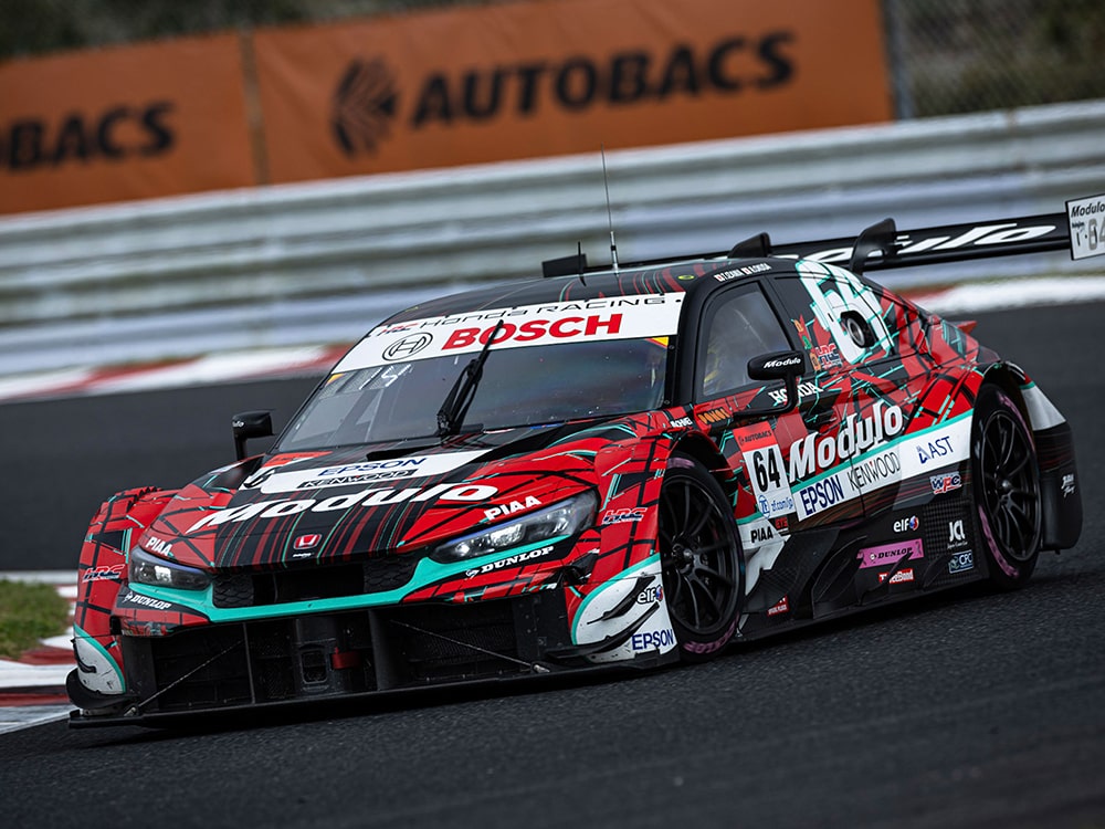 A machine equipped with tires bearing the Pink Ribbon logo raced through the circuit.
