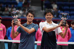 男子ダブルス優勝 左：今井 慎太郎選手　右：仁木 拓人選手