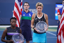 車いすテニス女子ダブルス準優勝 クオゾァード・モンジェーエーヌ選手（写真左）