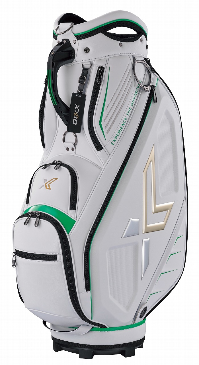 ゼクシオのゴルフ用アンダーシャツ等収納携帯バッグ