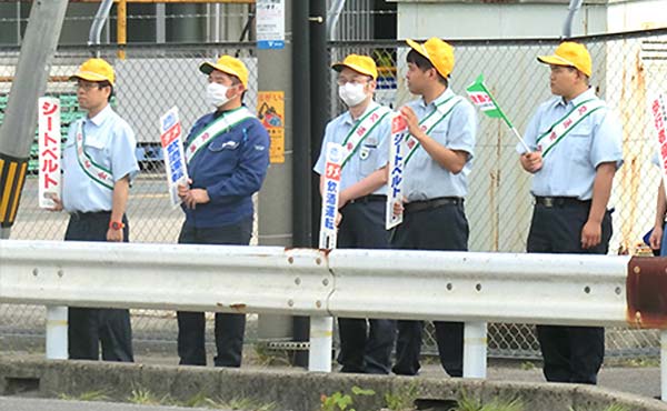 Nagoya Factory employees campaigning for traffic safety in spring 2019