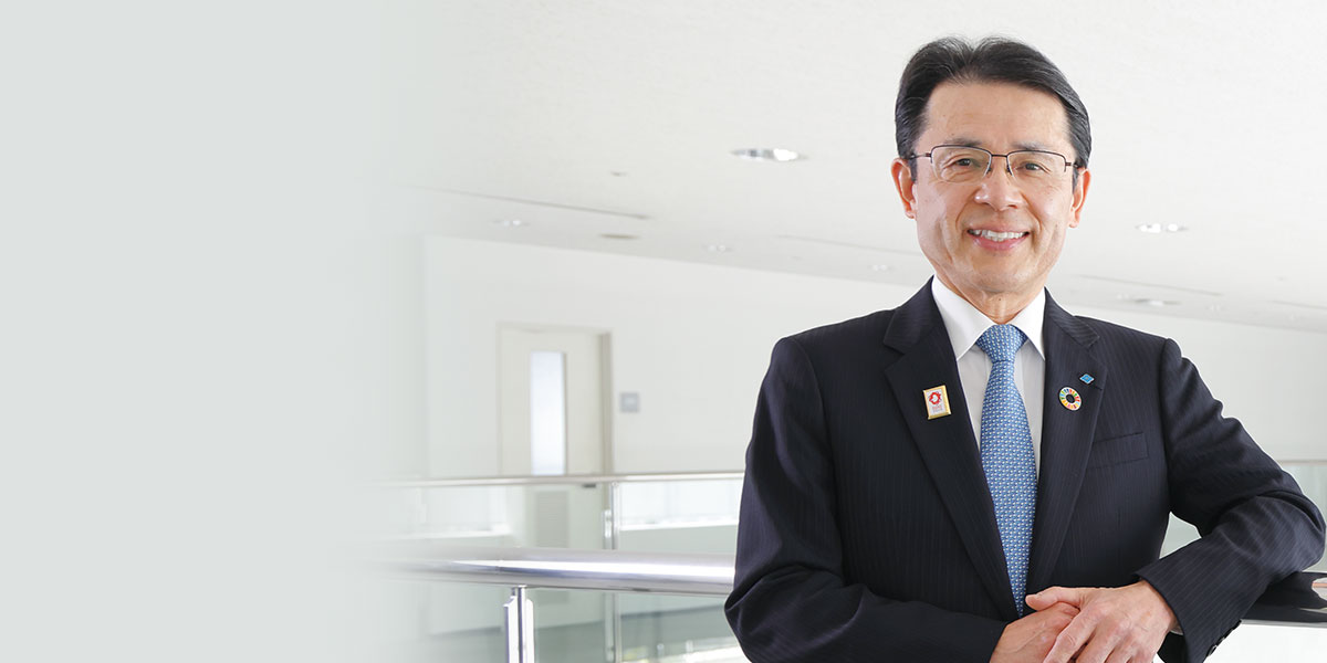 Photo：President and CEO, Representative Director Sumitomo Rubber Industries, Ltd. Satoru Yamamoto