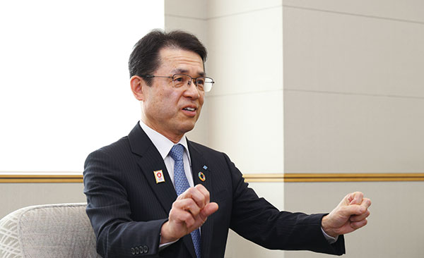 Photo：President and CEO, Representative Director Sumitomo Rubber Industries, Ltd. Satoru Yamamoto