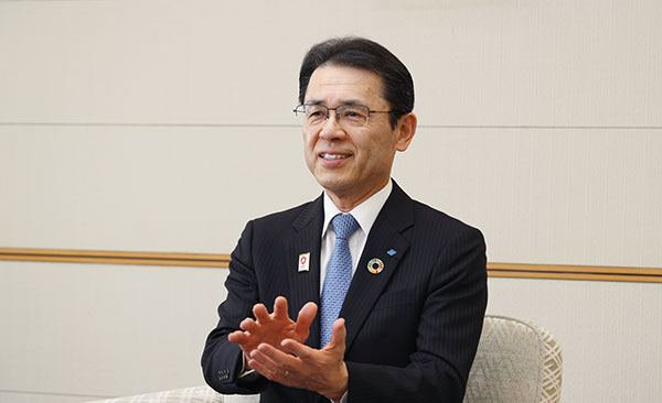 Photo：President and CEO, Representative Director Sumitomo Rubber Industries, Ltd. Satoru Yamamoto