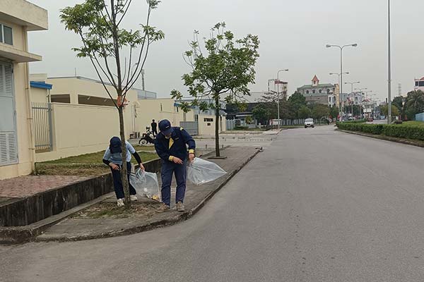 工業団地内のごみ拾い活動２