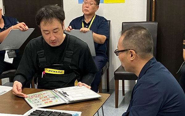 実技審査：「お客様へのタイヤメンテナンス提案」