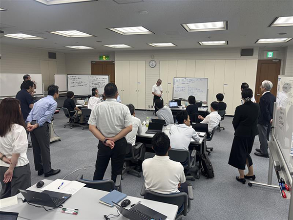 写真； 次世代経営人材育成の様子